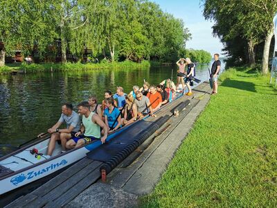 Drachenbootteam Zuarin bei der ersten richtigen Trainingseinheit nach dem Corona Lockdown auf dem Schweriner See