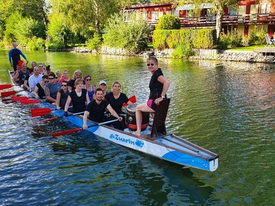 DragonWonders, integratives Team trainiert beim Drachenbootclub Zuarin für das Drachenbootrennen auf dem Schweriner Pfaffenteich am 13. und 14.08.2022