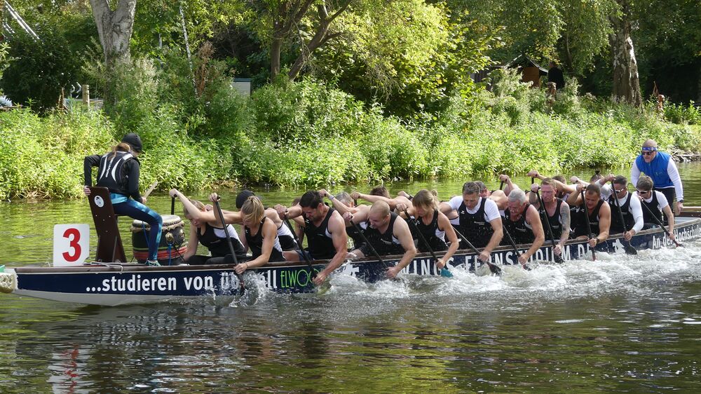 "De Zuariner" bei der Drachenboot-Langstreckenregatta auf dem Schweriner See
